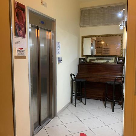Hotel Majestic Cesenatico Esterno foto