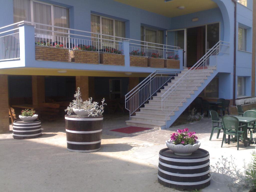 Hotel Majestic Cesenatico Esterno foto