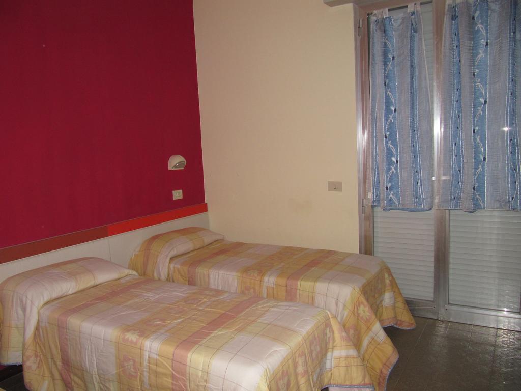 Hotel Majestic Cesenatico Esterno foto
