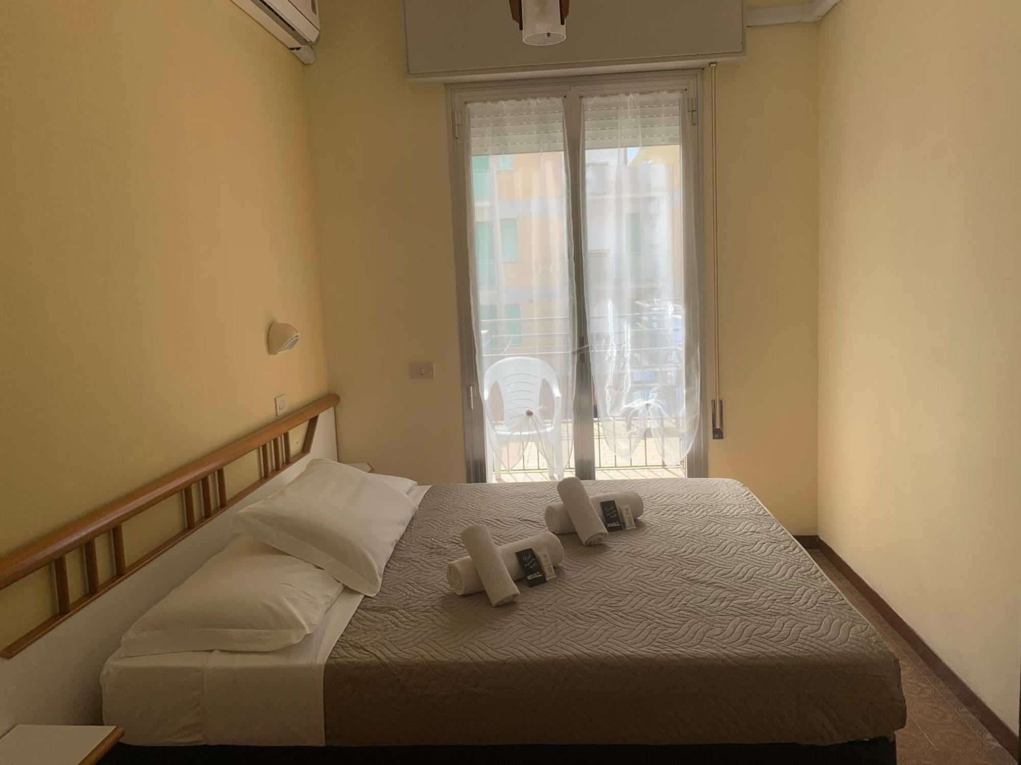 Hotel Majestic Cesenatico Esterno foto