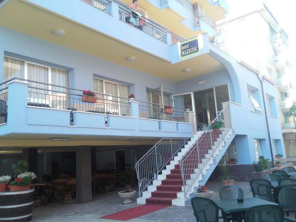 Hotel Majestic Cesenatico Esterno foto